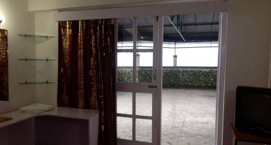 Tip Top Gujarati Guest House, Lachung 5